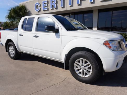 Used 2019 Nissan Frontier SV image 1