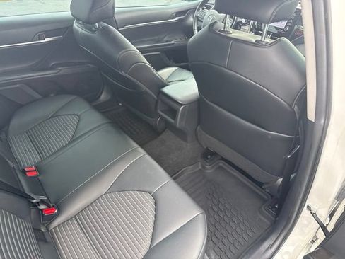 Used 2022 Toyota Camry SE w/ Convenience Package FWD image 17