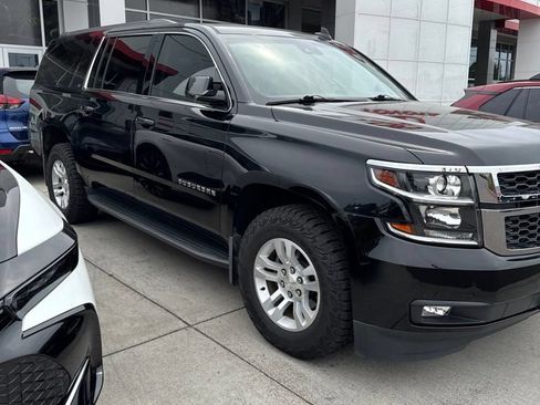 Used 2018 Chevrolet Suburban LT w/ Luxury Package AWD/4WD image 2