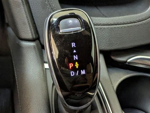 Used 2021 Cadillac XT5 Premium Luxury image 17