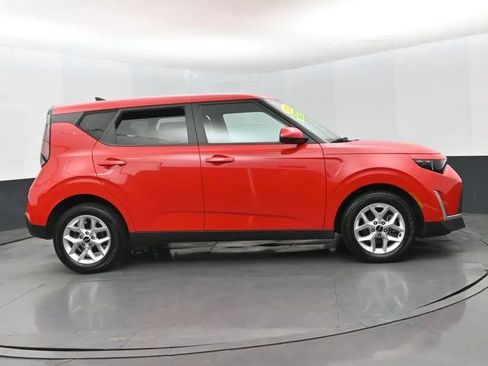 Used 2024 Kia Soul LX w/ Option Group 015 FWD image 3