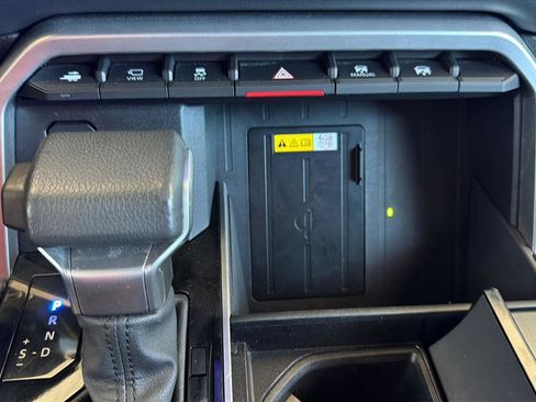 Used 2022 Toyota Tundra Platinum w/ Advanced Package AWD/4WD image 28