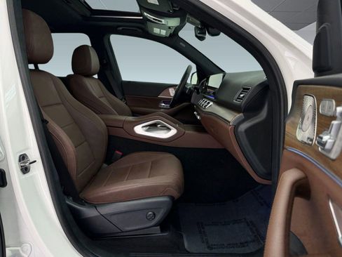 Used 2025 Mercedes-Benz GLE 450e 4MATIC w/ Winter Package image 23