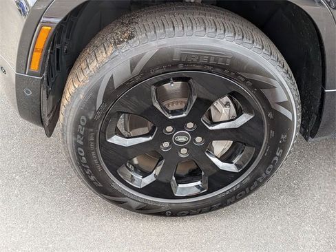 Used 2023 Land Rover Defender 110 X-Dynamic SE image 10