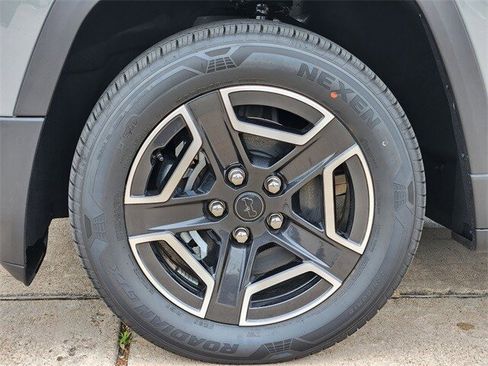 New 2026 Jeep Cherokee Laredo image 7