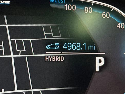 Used 2023 BMW 530e w/ Premium Package image 21