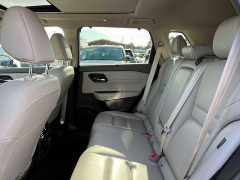 Used 2023 Nissan Rogue SL w/ SL Premium Package image 12