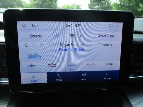 Used 2020 Ford Explorer XLT w/ Equipment Group 202A AWD/4WD image 9