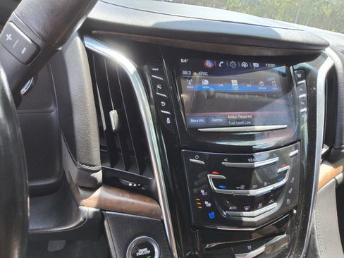 Used 2017 Cadillac Escalade ESV Premium Luxury RWD image 15