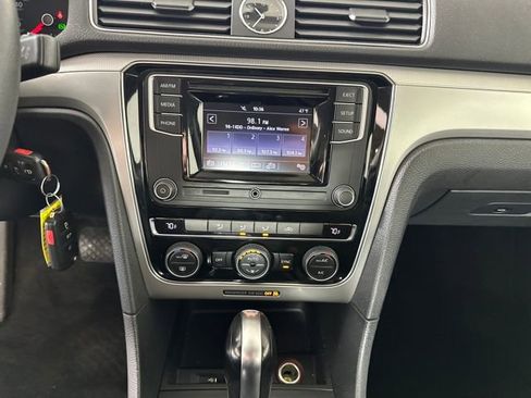 Used 2016 Volkswagen Passat 1.8T S image 21
