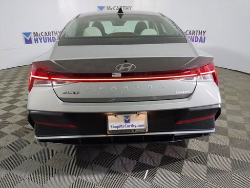 Used 2025 Hyundai Elantra Limited FWD image 12