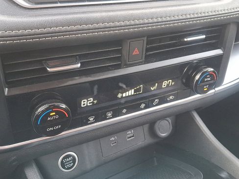 Used 2023 Nissan Rogue SV image 28