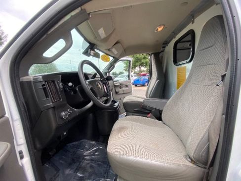Used 2020 Chevrolet Express 2500 RWD image 13
