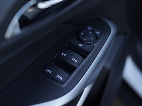 New 2025 Chevrolet Trax RS w/ Sunroof Package image 22