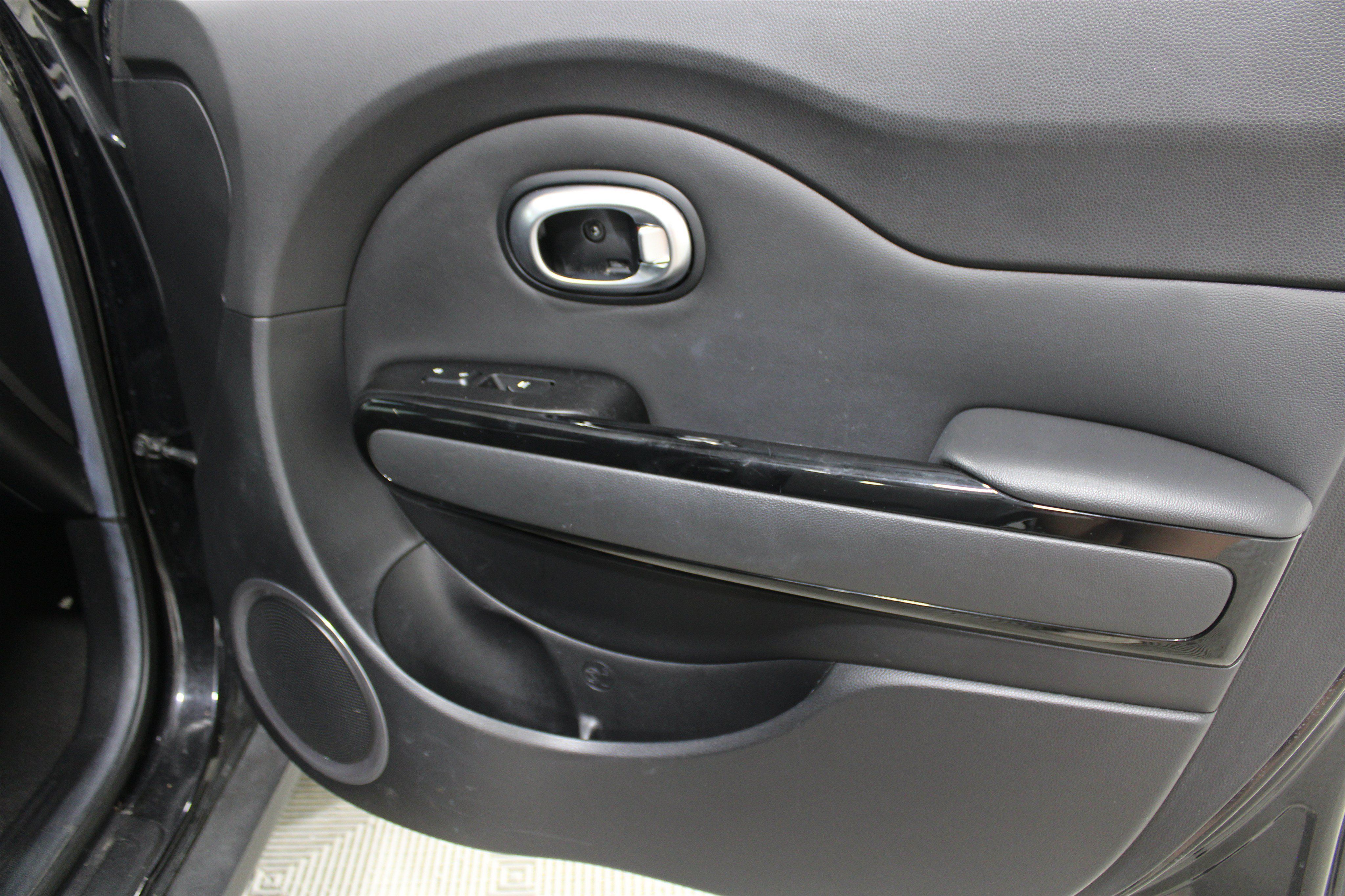 Used 2015 Kia Soul ! FWD image 33