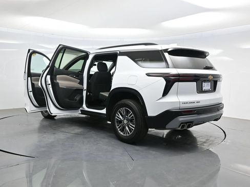Used 2025 Chevrolet Traverse LT AWD/4WD image 43