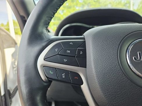 Used 2020 Jeep Grand Cherokee Altitude AWD/4WD image 17