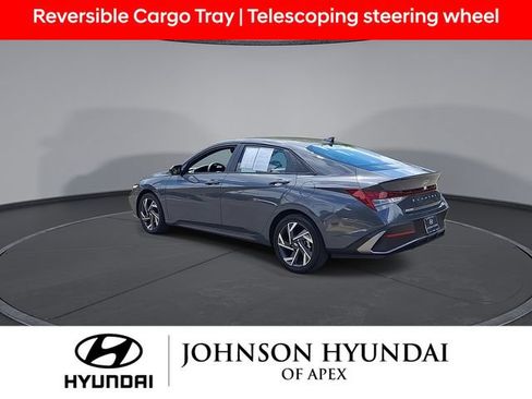 Used 2025 Hyundai Elantra SEL w/ Cargo Package FWD image 7
