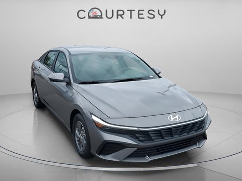 New 2026 Hyundai Elantra SE image 5