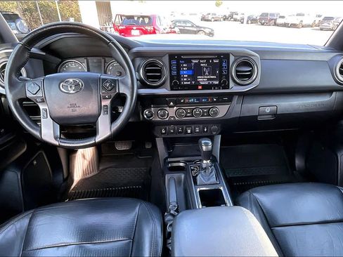 Used 2019 Toyota Tacoma TRD Sport image 16