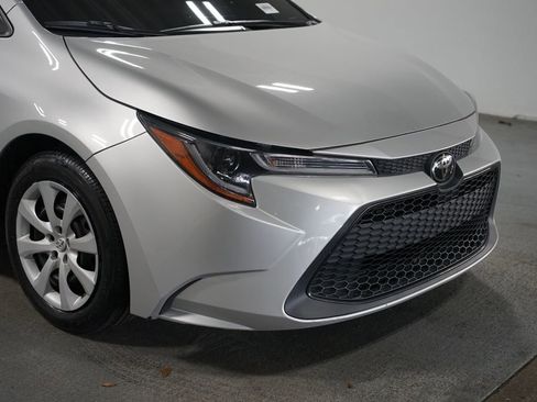 Used 2022 Toyota Corolla LE FWD image 4