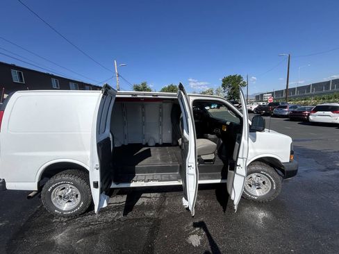 Used 2020 Chevrolet Express 2500 2500 3dr Cargo Van w/ Driver Convenience Package image 33