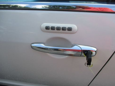 Used 2012 Lincoln MKZ FWD image 10