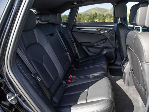 Used 2025 Porsche Macan AWD/4WD image 25