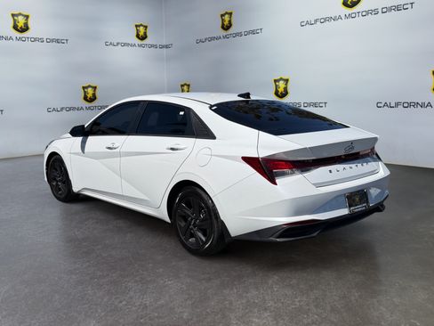 Used 2022 Hyundai Elantra SEL w/ Convenience Package FWD image 3