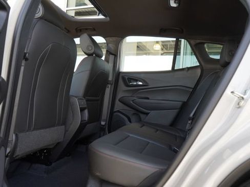 Used 2026 Chevrolet Trax RS w/ Sunroof Package FWD image 28