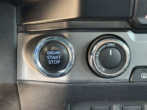 Used 2020 Toyota Tacoma TRD Off-Road w/ TRD Premium Off Road Package AWD/4WD image 22