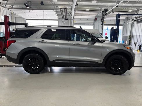 Used 2023 Ford Explorer XLT w/ XLT Sport Appearance Package AWD/4WD image 11