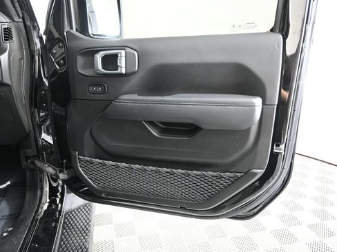 Used 2022 Jeep Wrangler Unlimited Sahara w/ Cold Weather Group AWD/4WD image 12
