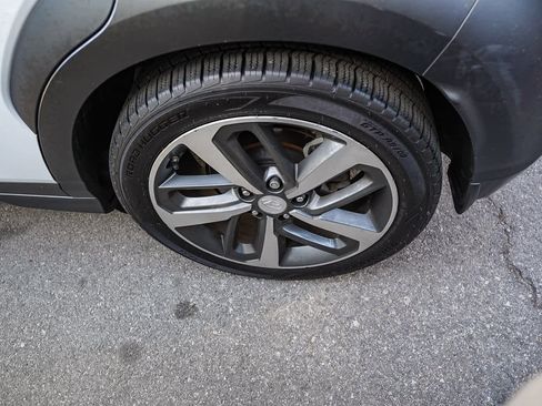 Used 2020 Hyundai Kona Limited image 6