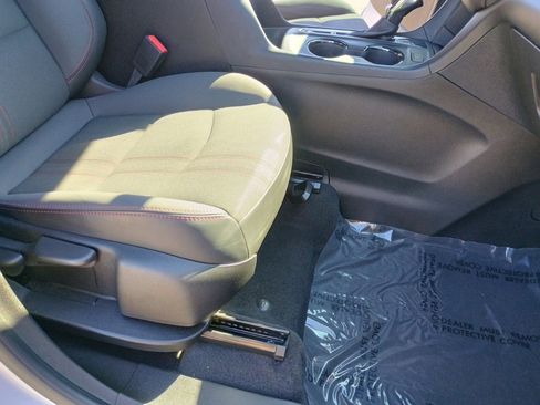 Used 2022 Chevrolet Equinox RS w/ Infotainment Package image 22