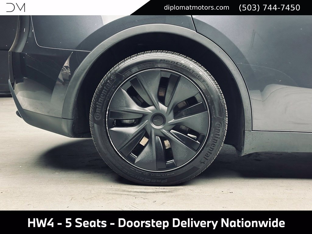 Used 2025 Tesla Model Y Long Range AWD/4WD image 37