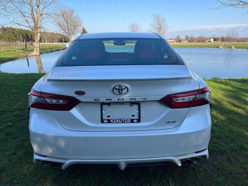Used 2018 Toyota Camry XSE FWD image 9