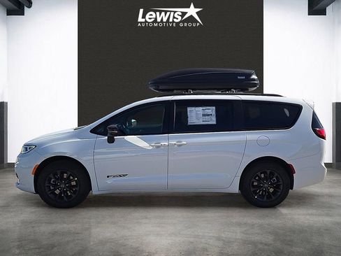 New 2026 Chrysler Pacifica Select AWD/4WD image 2