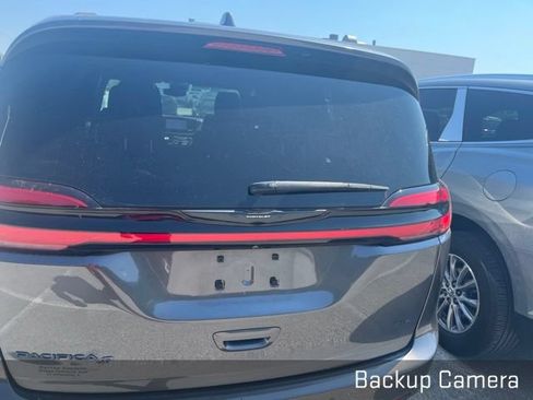 Used 2022 Chrysler Pacifica Touring-L w/ S Appearance Package AWD/4WD image 6