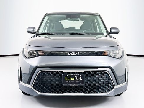 Used 2023 Kia Soul LX FWD image 2