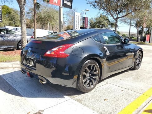 Certified 2017 Nissan 370Z Coupe image 6