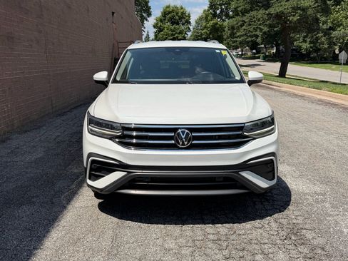 Used 2023 Volkswagen Tiguan SE FWD image 8