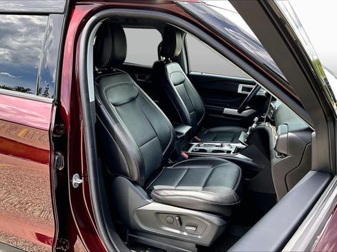 Certified 2022 Ford Explorer Limited w/ Equipment Group 301A AWD/4WD image 8