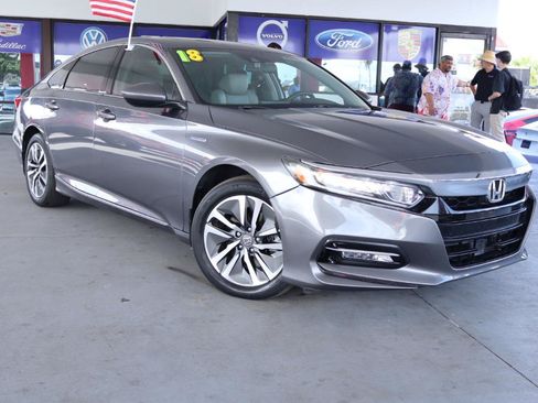 Used 2018 Honda Accord EX image 3