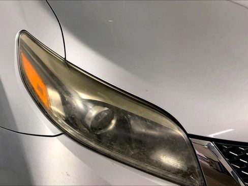Used 2017 Toyota Sienna SE w/ SE Preferred Package FWD image 26
