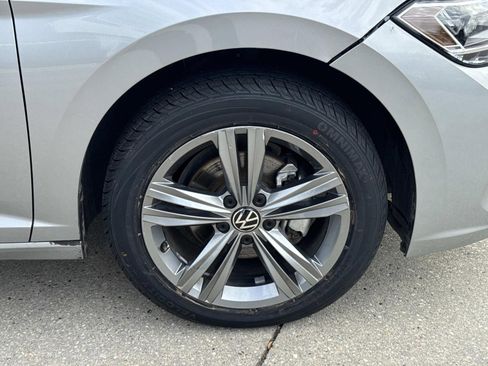 Used 2024 Volkswagen Jetta SE FWD image 4