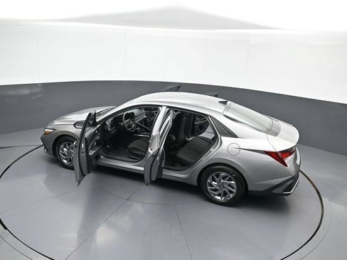 Certified 2024 Hyundai Elantra SEL FWD image 43