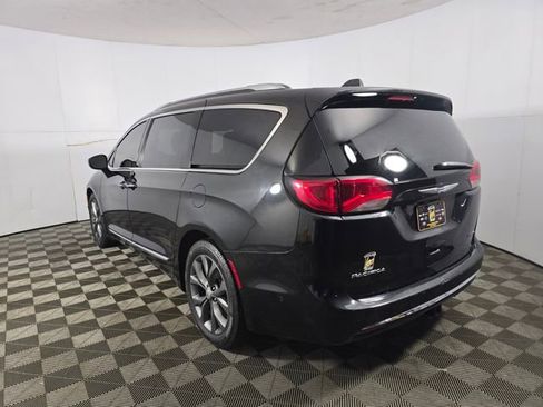 Used 2017 Chrysler Pacifica Limited image 6