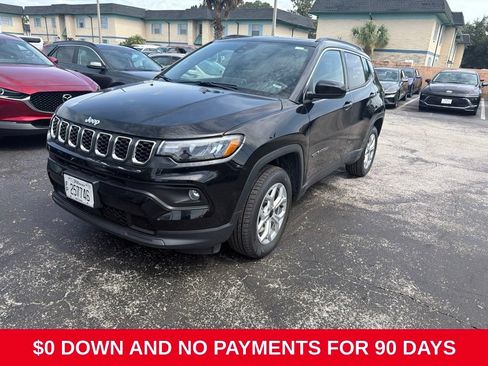 Used 2025 Jeep Compass Latitude w/ Sun & Sound Group AWD/4WD image 1