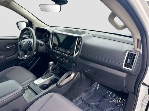 Used 2025 Nissan Frontier SV w/ SV Convenience Package RWD image 28